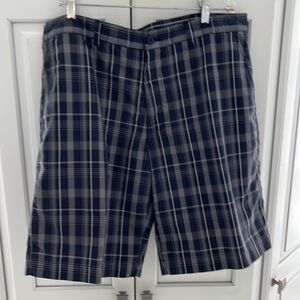 Men’s golf shorts